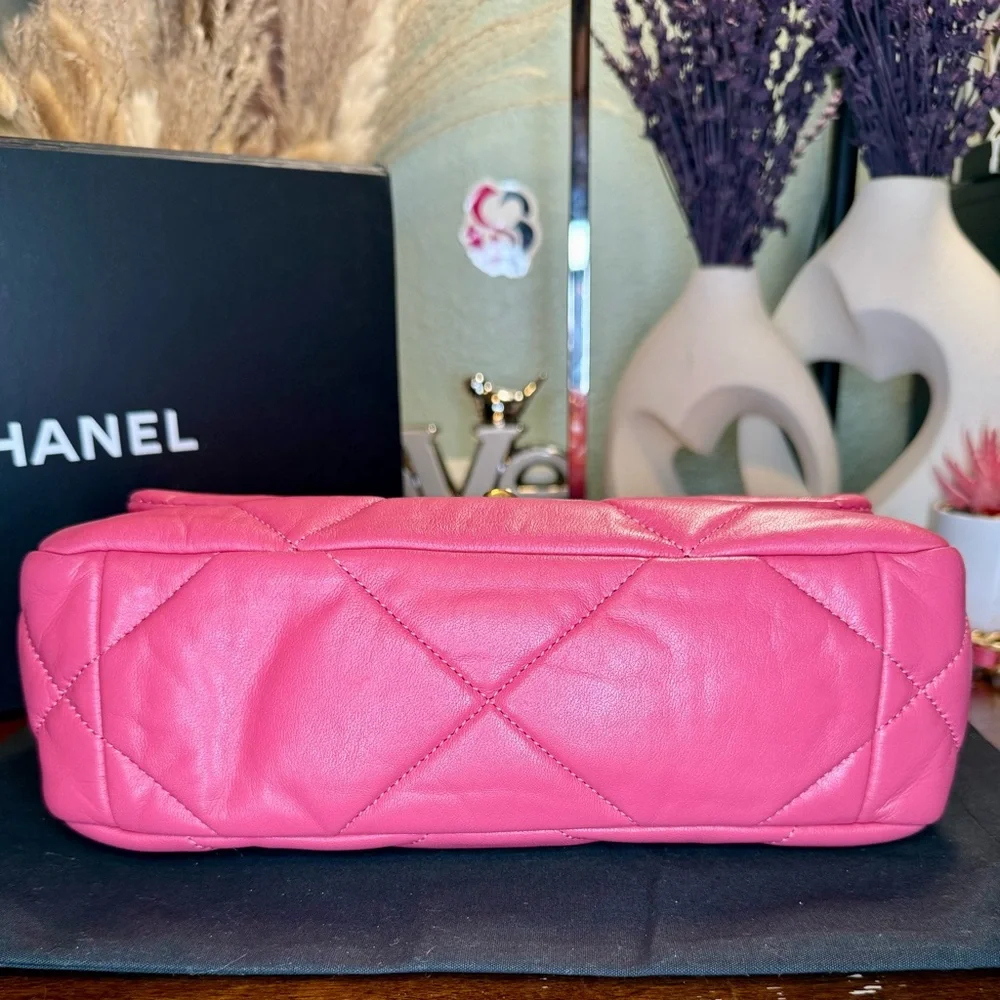 EUC CHANEL 19 Quilted Lambskin Leather Flap Bag in Shiny Pink